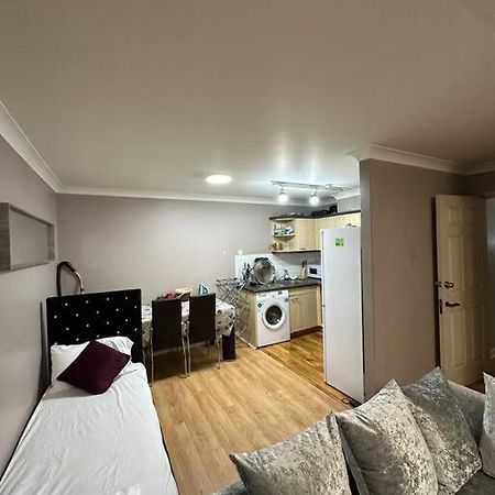A 2 Standard Bedrooms Flat London Exterior foto