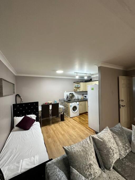A 2 Standard Bedrooms Flat London Exterior foto