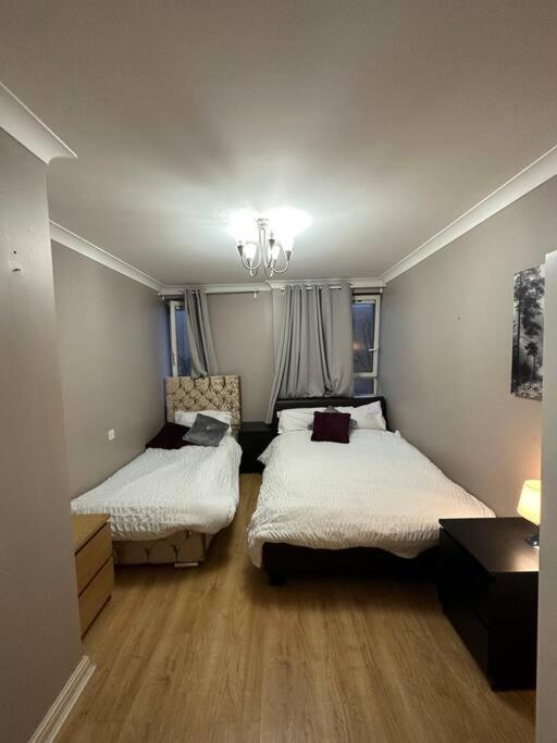 A 2 Standard Bedrooms Flat London Exterior foto