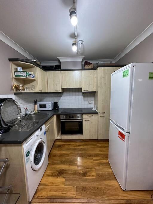 A 2 Standard Bedrooms Flat London Exterior foto