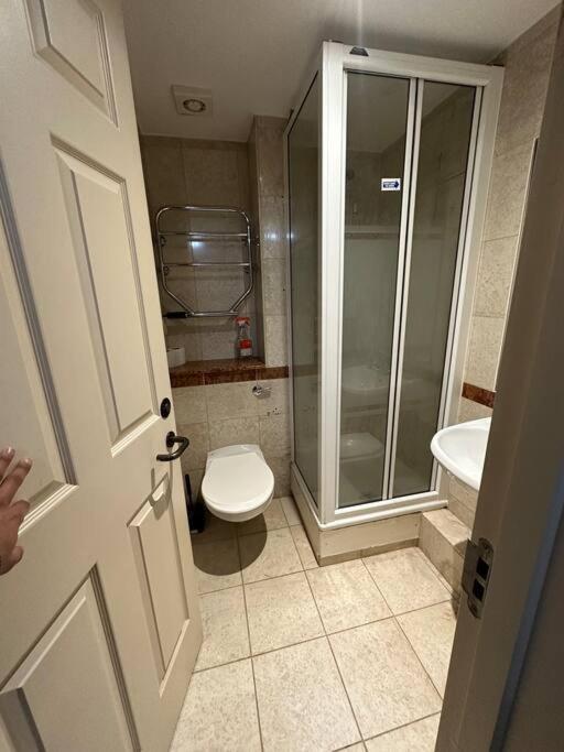 A 2 Standard Bedrooms Flat London Exterior foto